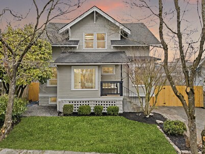 Spacious 5-bedroom house in charming Tacoma with WiFi, AC, Hottub, firepit!
