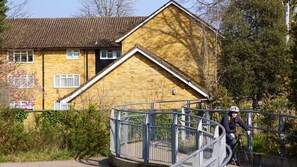 المنشأة من الخارج