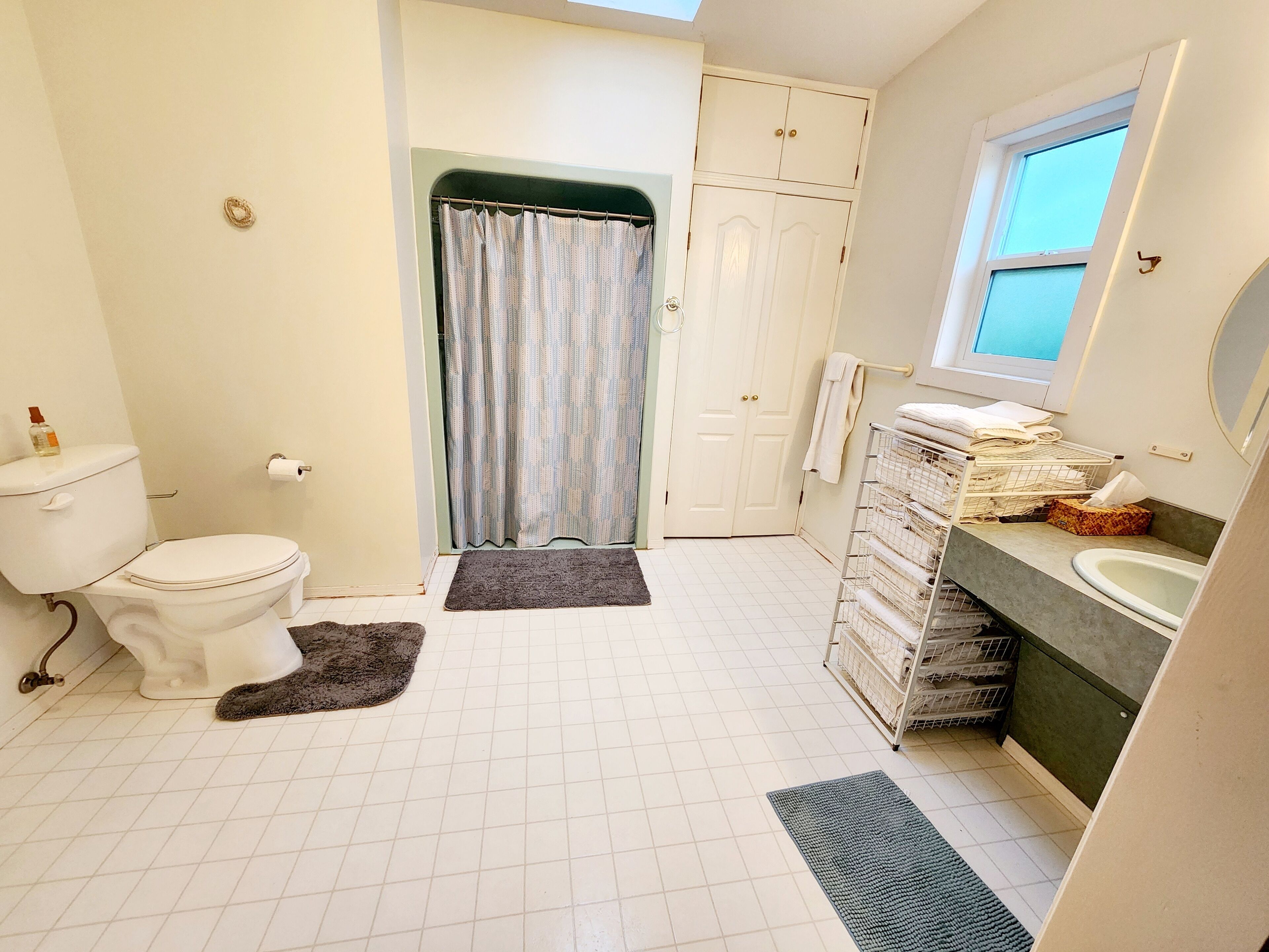 Doccia, asciugacapelli, asciugamani, sapone