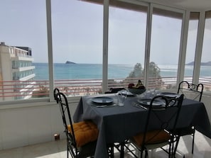 Dining - Sea Views and Beach Just Steps Away (Benidorm)