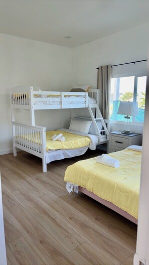 5 chambres, fer et planche à repasser, Wi-Fi, draps fournis