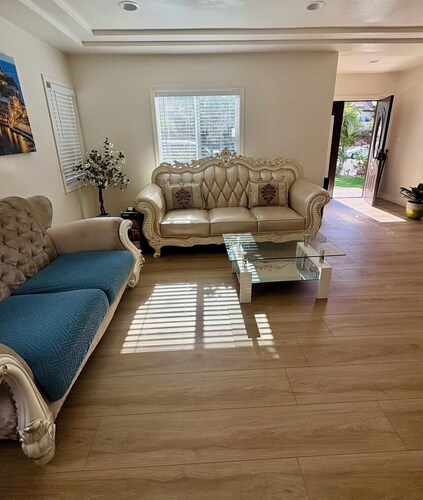 Spacious 5-bedroom house in enjoyable Monterey Park with WiFi, AC