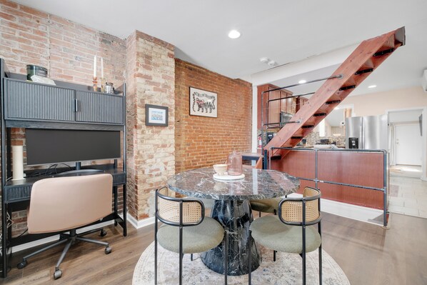 Dining - Prime Location! 2BR/2BA rowhouse steps from Ravens Stadium & Camden Yards. (Baltimore)