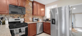 Prime Location! 2BR/2BA rowhouse steps from Ravens Stadium & Camden Yards.
