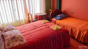 A room with a bed, a small table, and a chair. - Olas del titicaca backpackers  (Copacabana)