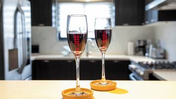 冰箱、微波炉、烤箱、炉灶