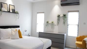 3 bedrooms, iron/ironing board, free WiFi, bed sheets