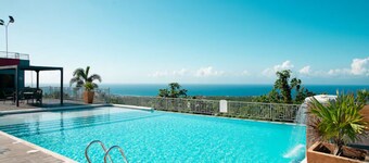 3-bedroom home with Hot water,  Starlink WiFi, AC, 24 hour security in Ocho Rios
