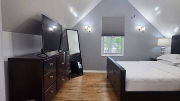 2 slaapkamers, een bureau, een strijkplank/strijkijzer, gratis wifi