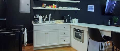 Micro-ondes, four, plaque de cuisson
