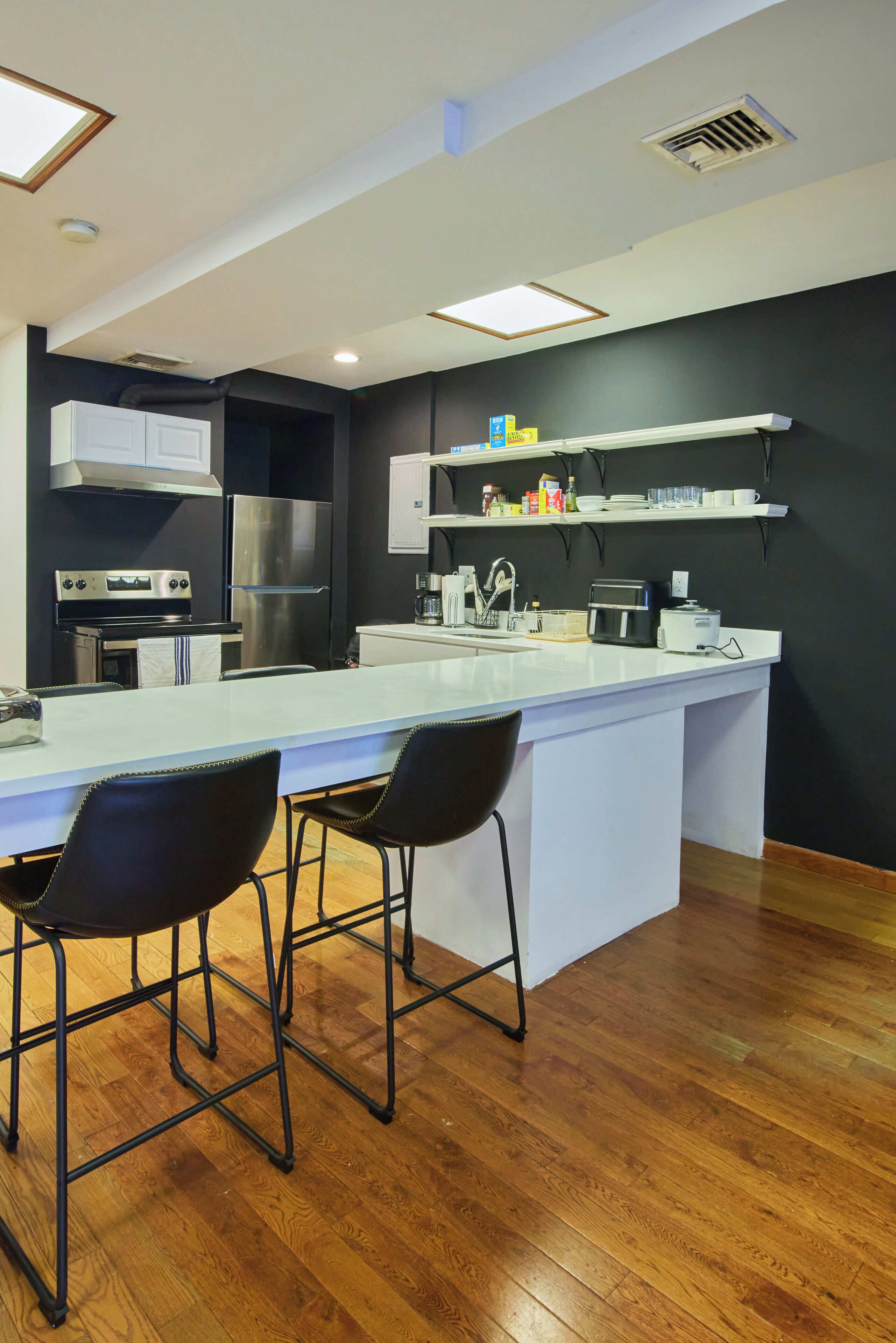 Micro-ondes, four, plaque de cuisson