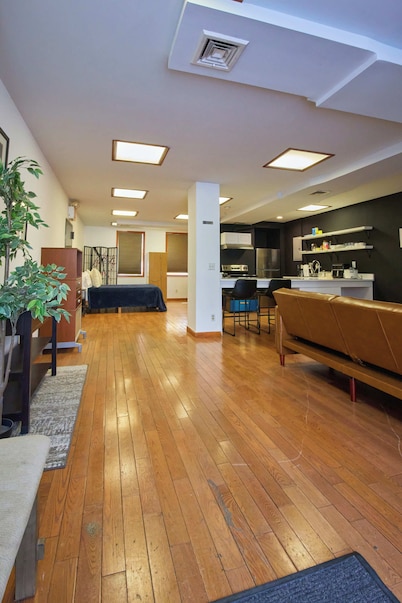 Spacious & Stylish: Cozy Large Studio Apartment with Modern Comforts