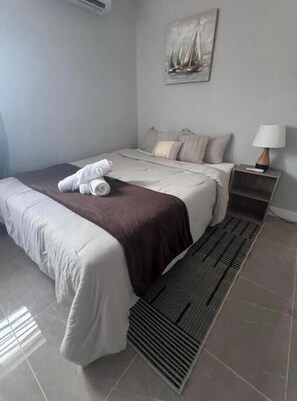 3 bedrooms, iron/ironing board, WiFi, bed sheets