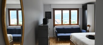 Appartement "Urban Gallery Grand" avec vue sur la montagne, balcon et Wi-Fi
