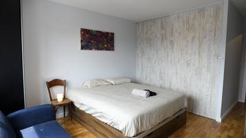 3 chambres, fer et planche à repasser, Wi-Fi gratuit, draps fournis