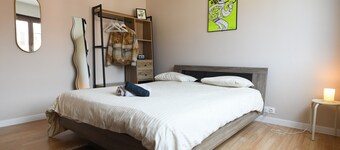 Apartment 'Urban Gallery Grand' with Mountain View, Balcony and Wi-Fi