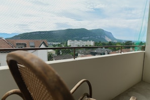 Property grounds - Apartment 'Urban Gallery Grand' with Mountain View, Balcony and Wi-Fi (Ambilly)