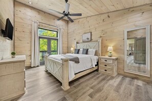 5 bedrooms, iron/ironing board, free WiFi, bed sheets - Gatlinburg Luxury Cabin: Hot Tub, Arcade, Accessible Suite, Treehouse Vibe (Gatlinburg)
