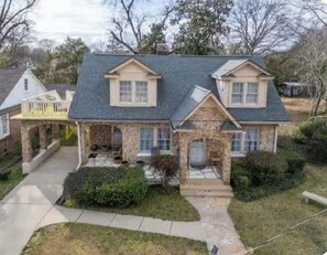 Exterior - Spacious family-friendly 7-bedroom house with WiFi, AC in charming Wetumpka (Wetumpka)