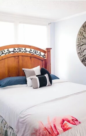 7 bedrooms, iron/ironing board, WiFi, bed sheets