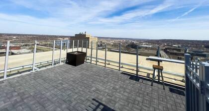 Charming 2bedroom Apartment in Terrific Downtown St. Paul with Queen BD+Two Full