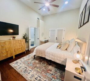 5 bedrooms, iron/ironing board, free WiFi, bed sheets
