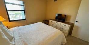 2 bedrooms, iron/ironing board, WiFi, bed sheets - 2 bedroom condoin Daytona beach with breathtaking sunrises and sunsets (Daytona Beach Shores)