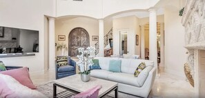 Smart TV - 5BR Waterfront Villa | Pool, Spa & Outdoor Dining (Fort Lauderdale)