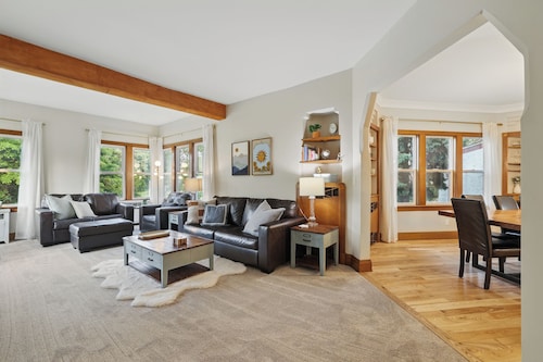 THE "MINNE" CASTLE~Pool~Hot tub~Bar~Sauna~Arcade!