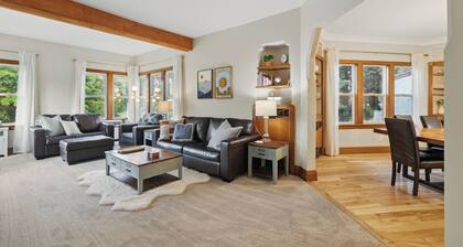 THE "MINNE" CASTLE~Pool~Hot tub~Bar~Sauna~Arcade!