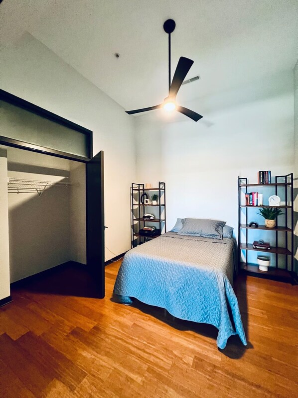 3 quartos, ferros/tábuas de passar roupa, Wi-Fi, roupa de cama