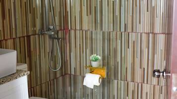 Shower, jetted tub, hair dryer, towels