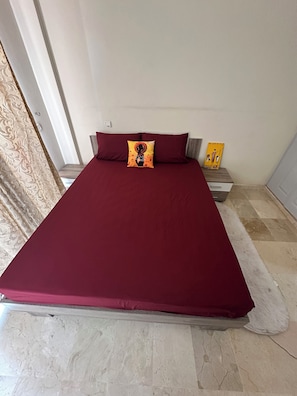 1 chambre, fer et planche à repasser, Wi-Fi, draps fournis