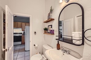 Hair dryer, bidet, towels, soap - RiNo Charmer, Pet-Friendly 2bd Family Home + EV Charger (Denver)