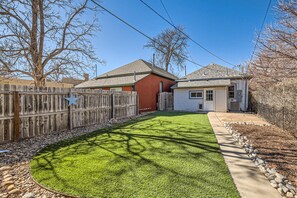 Exterior - RiNo Charmer, Pet-Friendly 2bd Family Home + EV Charger (Denver)