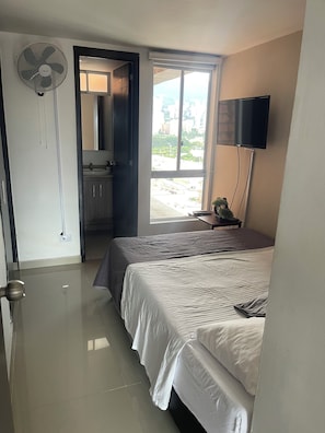 2 habitaciones, tabla de planchar con plancha, wifi y ropa de cama