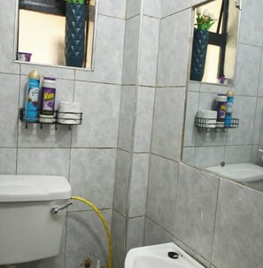 Handtücher, Seife, Toilettenpapier
