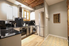 Réfrigérateur, micro-ondes, four, lave-vaisselle