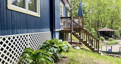 Cozy, Sunlit Family Retreat in Sainte-Adèle – Near Ski, Trails & Spa!