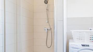 Douche, serviettes fournies