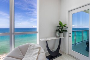 Smart TV, table tennis, books, stereo