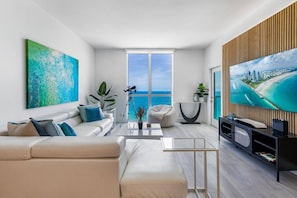 Smart TV, ping pong, books, stereo