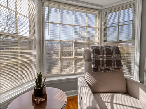 Tosa's Cozy Corner - Pet & Family Friendly, Walkable, Near Downtown Tosa & MKE!