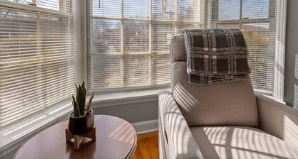 Tosa's Cozy Corner - Pet & Family Friendly, Walkable, Near Downtown Tosa & MKE!