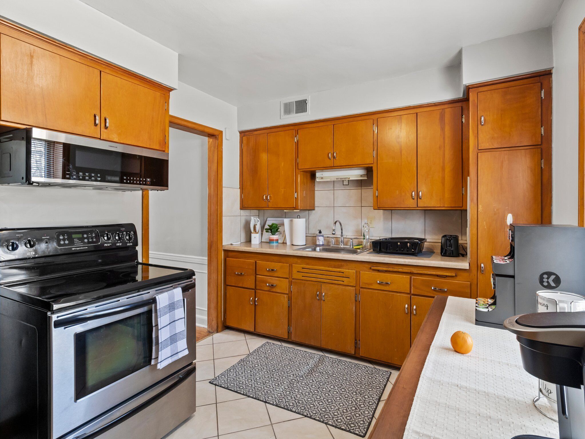 Microondas, horno y placa de cocina