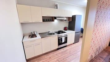 Fridge, stovetop