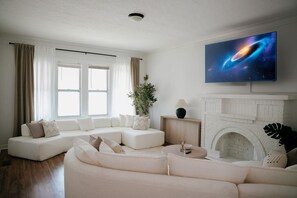 Smart-tv, bordfodbold, bordtennisbord
