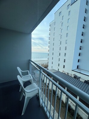 Property grounds - Beachfront, spacious 4-bedroom condo with WiFi, AC in phenomenal Myrtle Beach (Myrtle Beach)