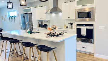 雪櫃、微波爐、焗爐、爐具