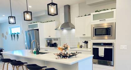 *NEW*Single House*Rogers Place/Downtown*10MINS